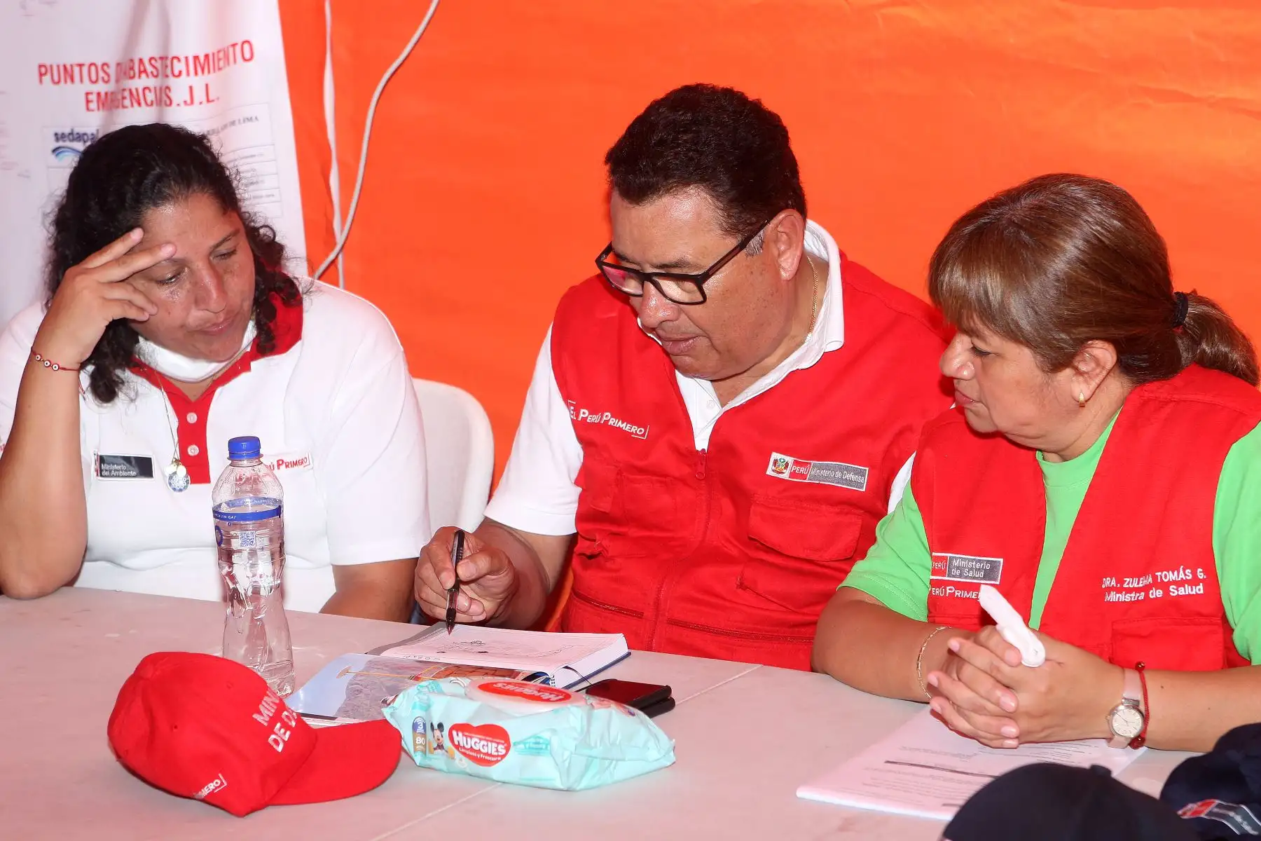 Ministros de Defensa,ambiente y salud, inspeccionan atención a los damnificados de aniego en SJL.Foto:ANDINA/Héctor Vinces.