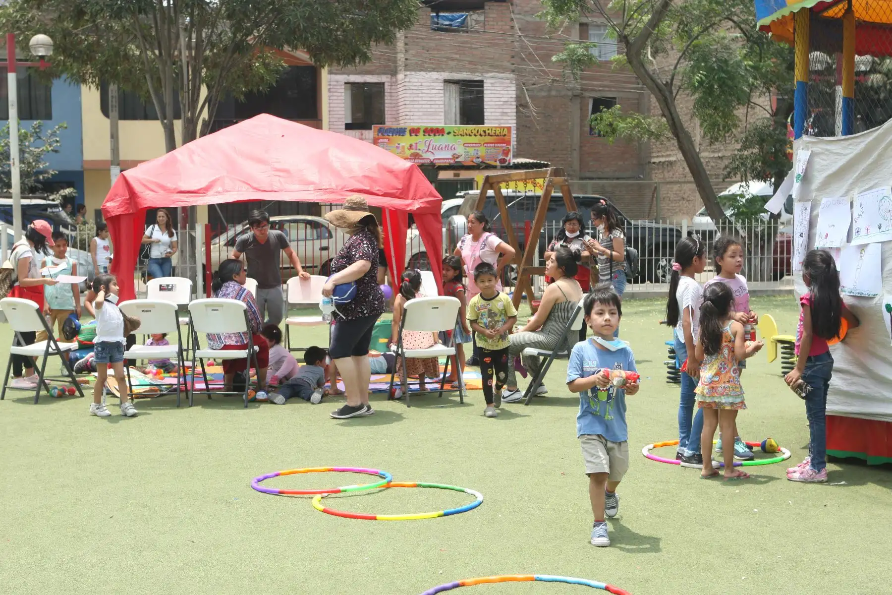 Áreas con juegos didácticos para los niños 
 afectados del aniego.Foto:ANDINA/Héctor Vinces.