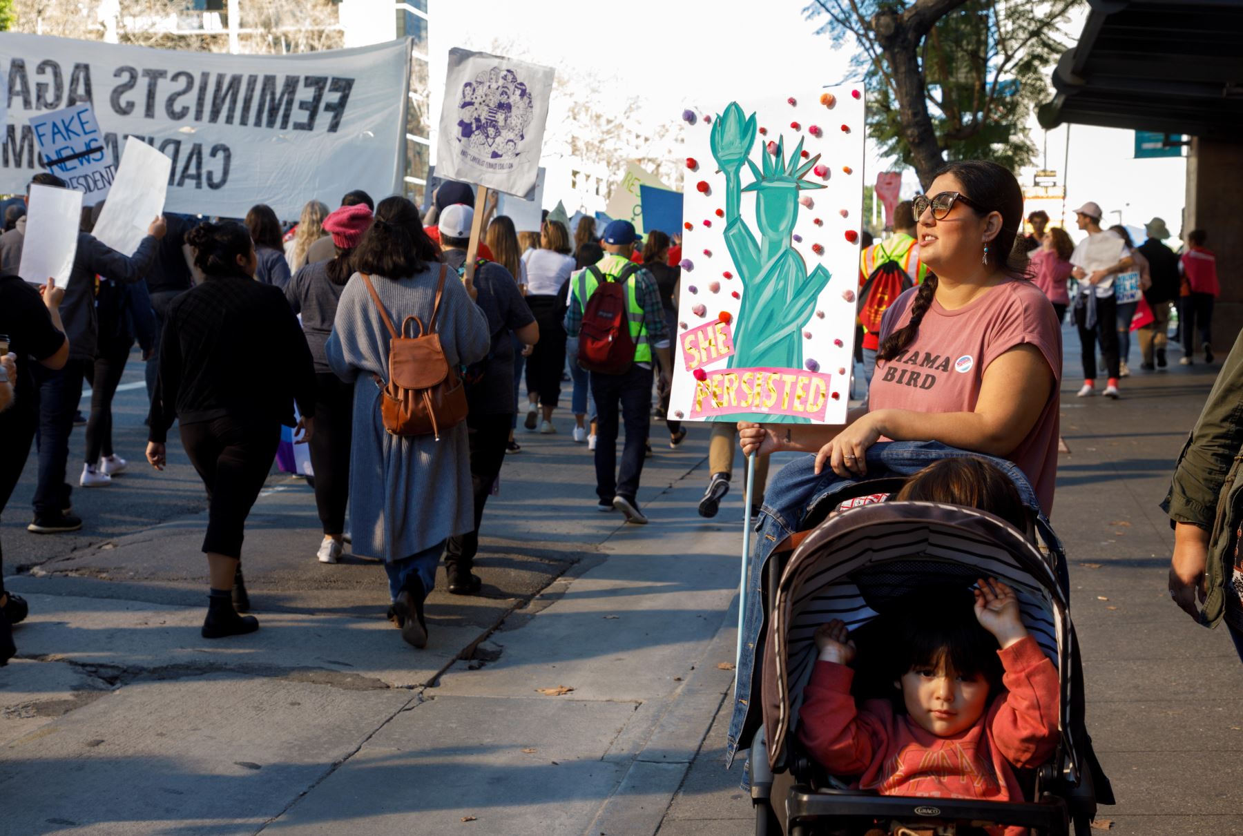 Los Ángeles (Estados Unidos). Miles de personas participaron en la Tercera Marcha Anual de Mujeres en Los Ángeles, California, EE. UU. La organización ha tomado las calles para protestar contra las políticas de la administración Trump.Foto: EFE