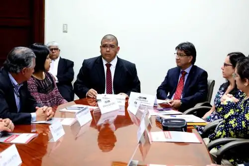 El viceministro de Justicia, Fernando Castañeda Portocarrero, en representación del Ministerio de Justicia y Derechos Humanos (Minjusdh), firmó el proyecto de Protocolo Interinstitucional para prevenir y hacer frente a las invasiones en ecosistemas frágiles. Andina/Archivo
