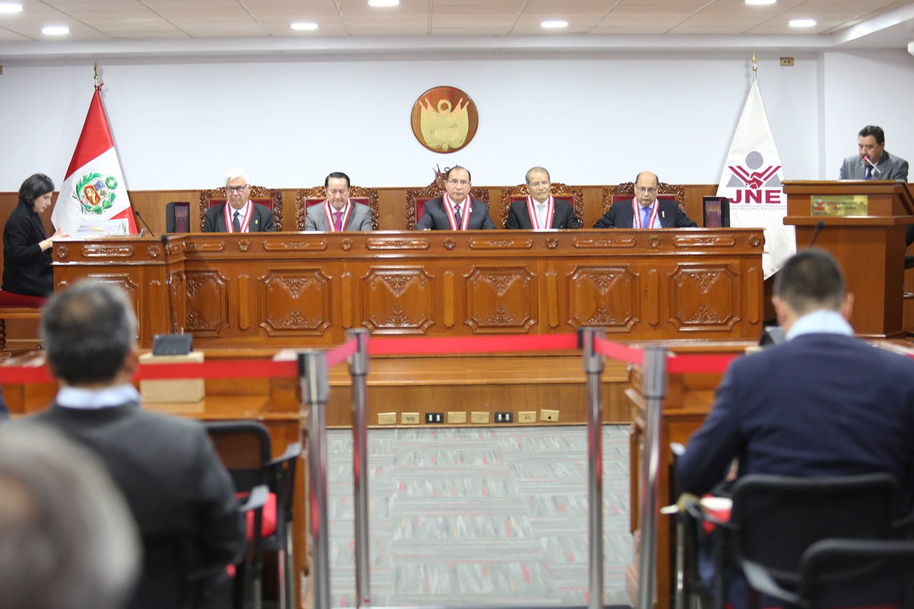 El pleno del Jurado Nacional de Elecciones es presidido por Víctor Ticona Postigo.