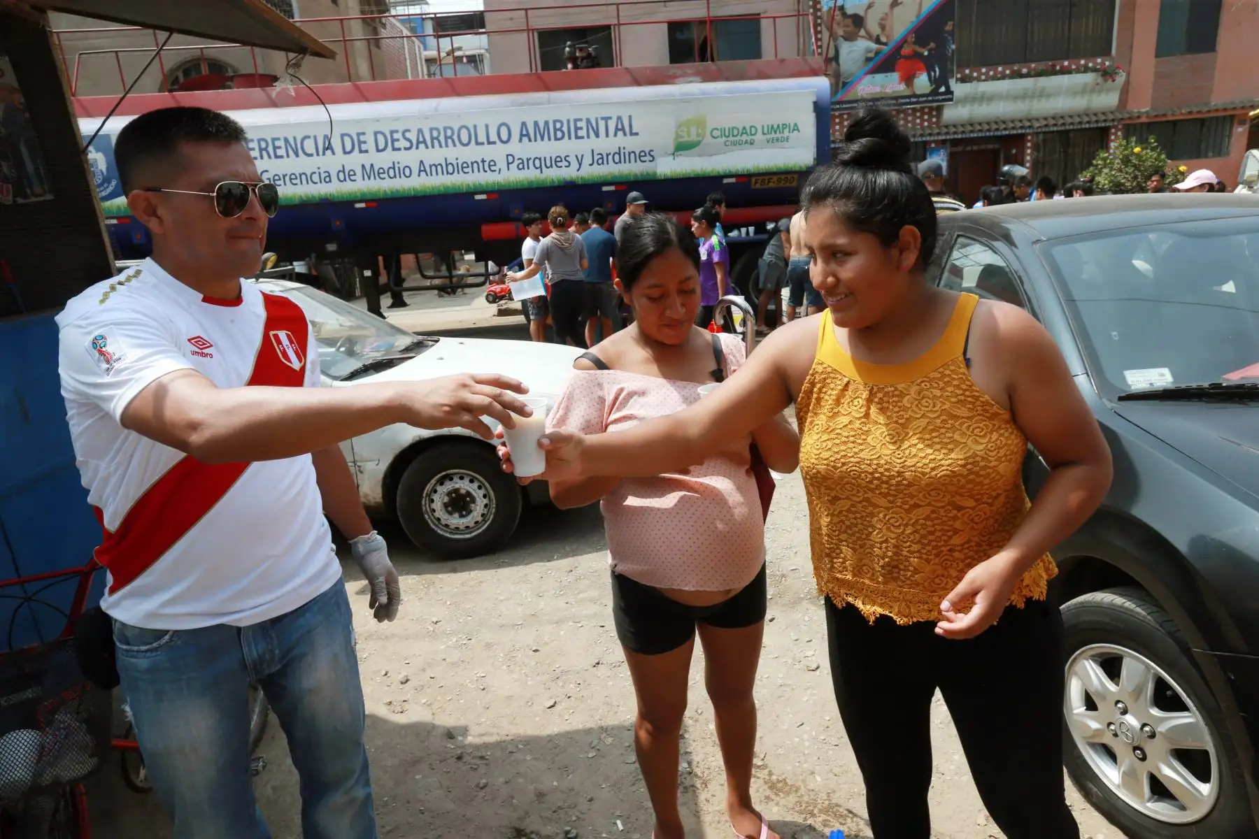Minsa presta atención médica a vecinos afectados por el aniego de aguas servidas en San Juan de Lurigancho.Foto: ANDINA/Norman Córdova