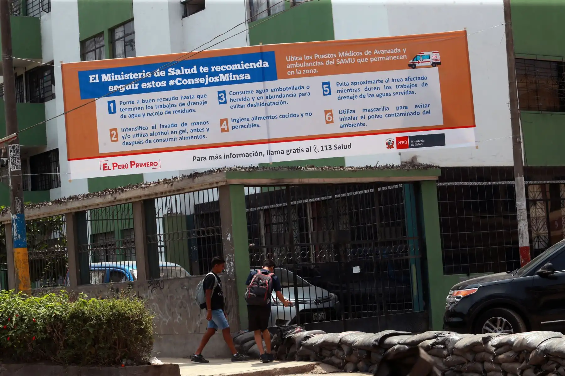 Continúa limpieza de las  calles afectadas por el aniego de aguas servidas en San Juan de Lurigancho.Foto: ANDINA/Norman Córdova