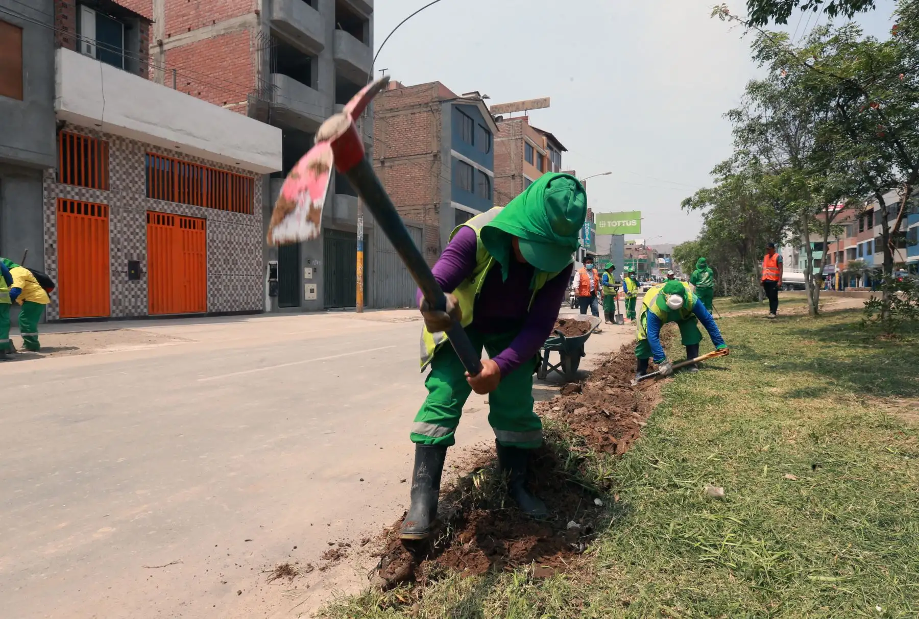 Continúa limpieza de las  calles afectadas por el aniego de aguas servidas en San Juan de Lurigancho.Foto: ANDINA/Norman Córdova