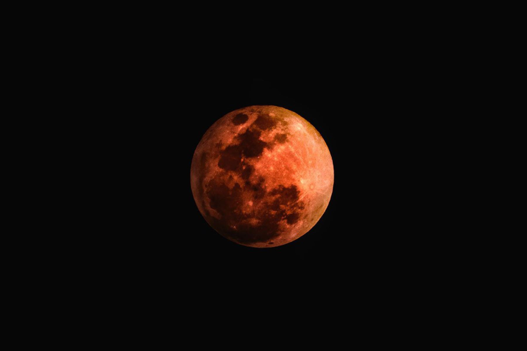 El fenómeno astronómico conocido como "luna roja"  o "luna de sangre", podrá ser visto esta noche y la madrugada del lunes 21.