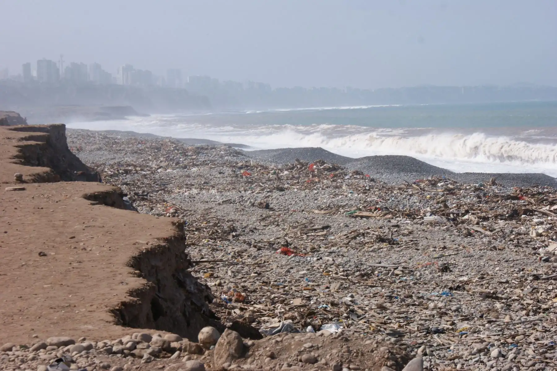 Solo cinco de 30 ciudades del país cuentan con cobertura de recolección de residuos domiciliarios al 100 %, según el Primer Reporte de Indicadores Urbanos elaborado por Periferia y WWF.