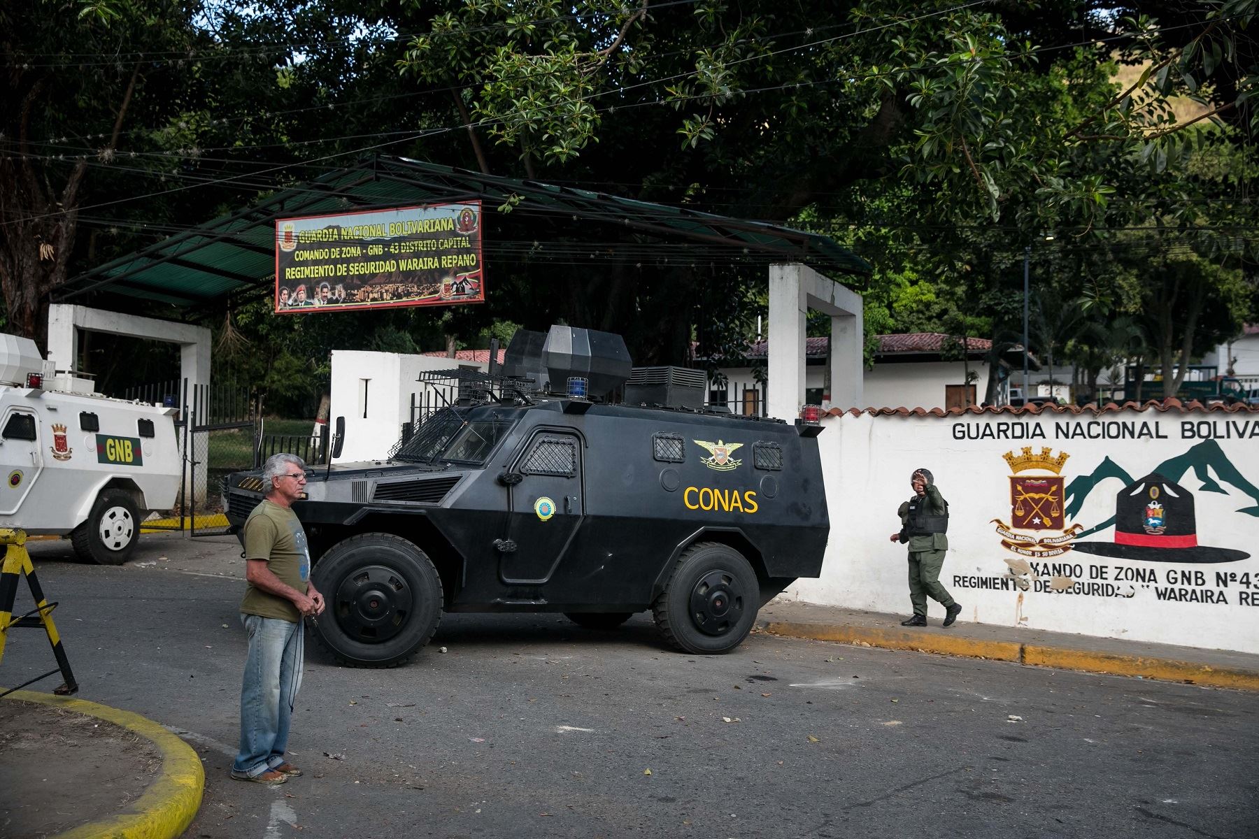 Militares piden desconocer gobierno de Maduro Foto: EFE