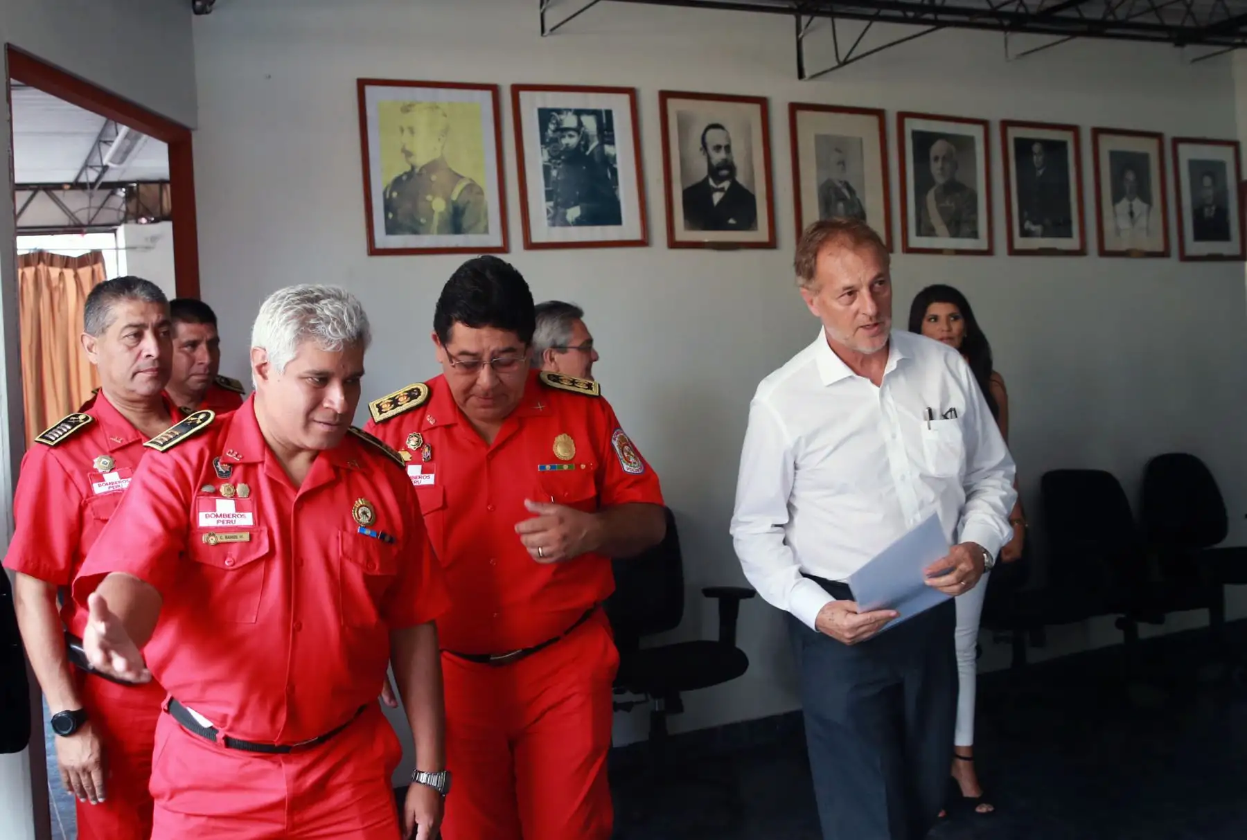 Alcalde Jorge Muñoz, se reunio con el comandante general de los bomberos, Andrés Ángeles Bachet   en las instalaciones de la compañía nro. ° 8, ubicada en el distrito de La Victoria .Foto: ANDINA/Norman Córdova