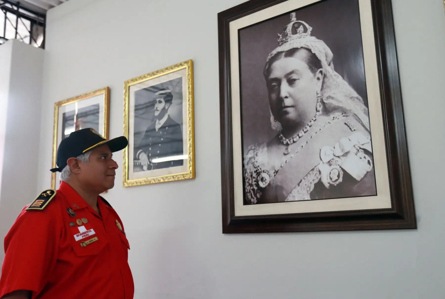 Alcalde Jorge Muñoz, se reunio con el comandante general de los bomberos, Andrés Ángeles Bachet   en las instalaciones de la compañía nro. ° 8, ubicada en el distrito de La Victoria .Foto: ANDINA/Norman Córdova