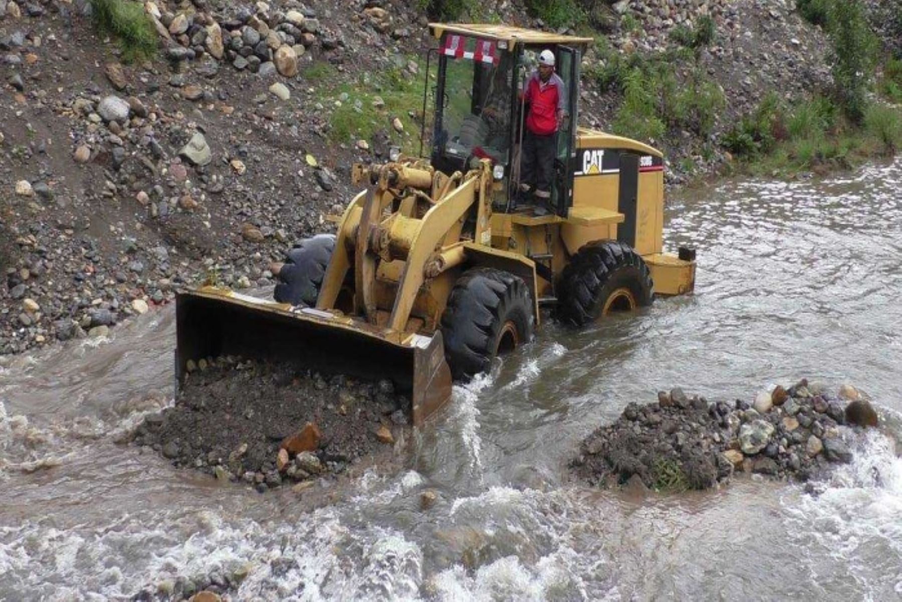 La Municipalidad Distrital de Conchucos, en la región Áncash, inició hoy trabajos de prevención en el río Tauli, ante la presencia de lluvias intensas que incrementan su caudal.