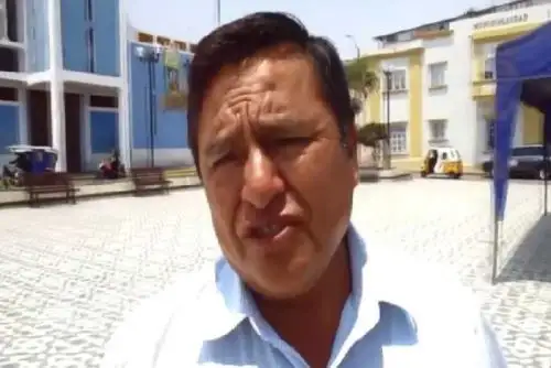 A cuatro años de pena privativa de la libertad suspendida y al pago de S/. 300,000 por reparación civil fue condenado Santos Apolinar Cerna Quispe, exalcalde del distrito de Pacanga, ubicado en la provincia de Chepén, región La Libertad; y cinco de sus funcionarios por el delito de negociación incompatible en agravio del Estado.
