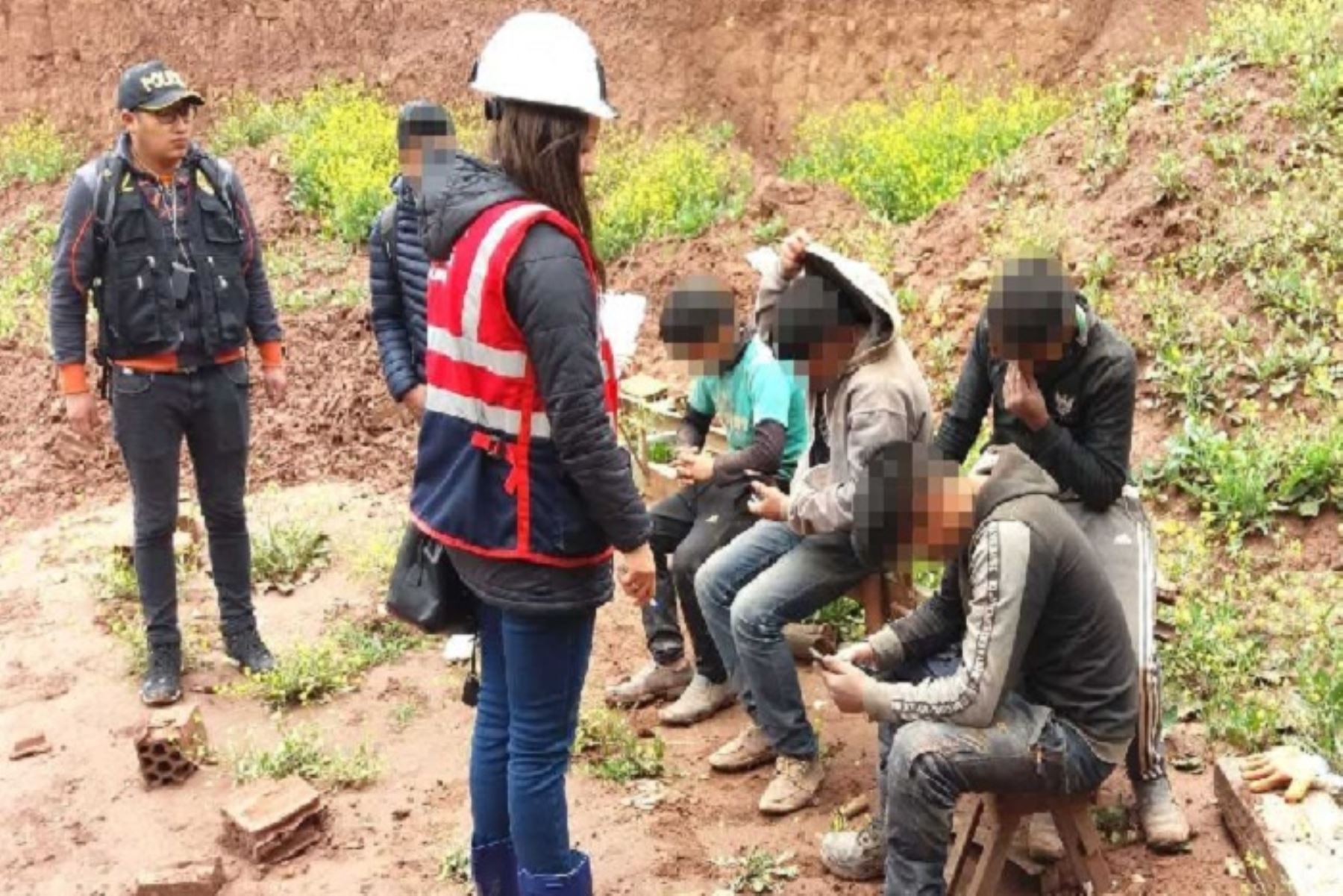 Hallan a cinco menores de edad laborando sin autorización en ladrilleras de Cusco