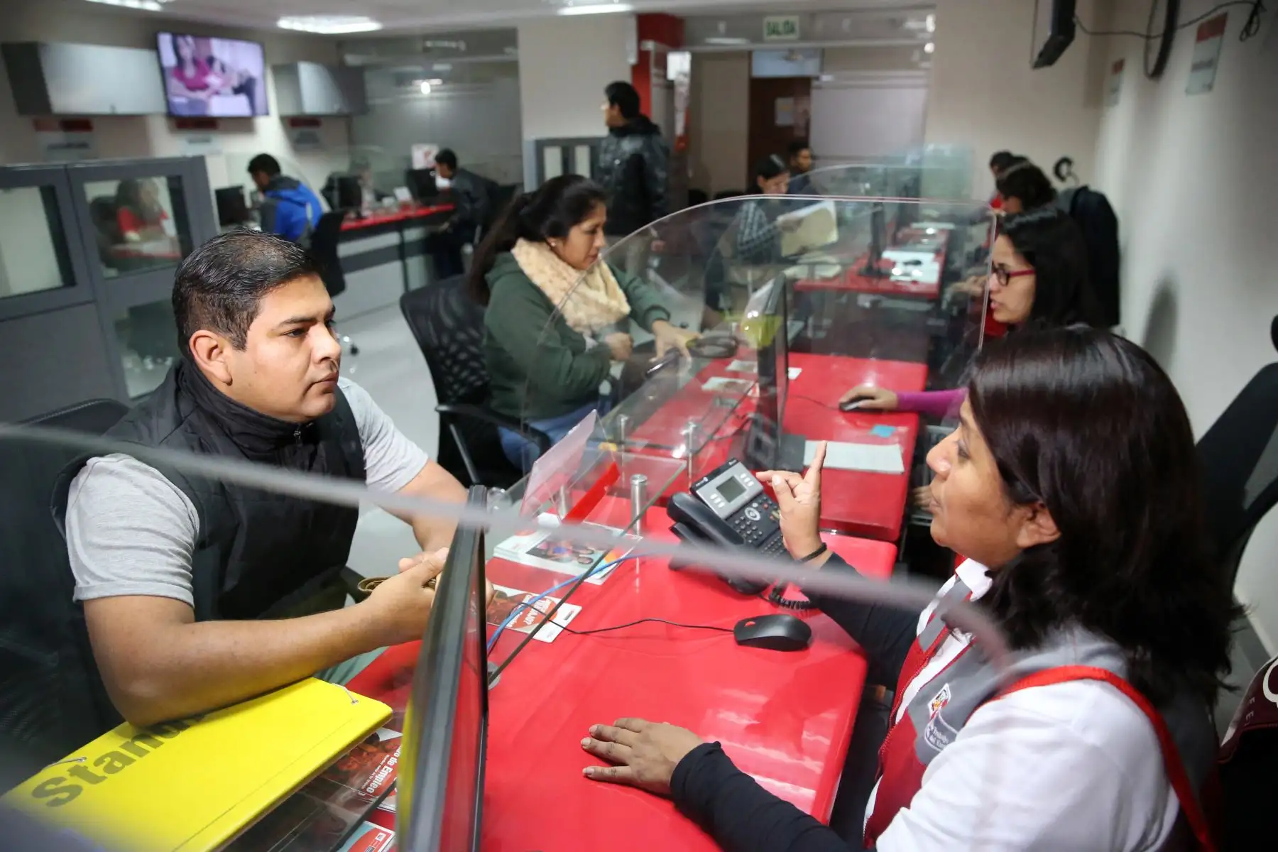 Los jóvenes deberán acercarse hoy al auditorio del Ministerio de Trabajo y Promoción del Empleo.
