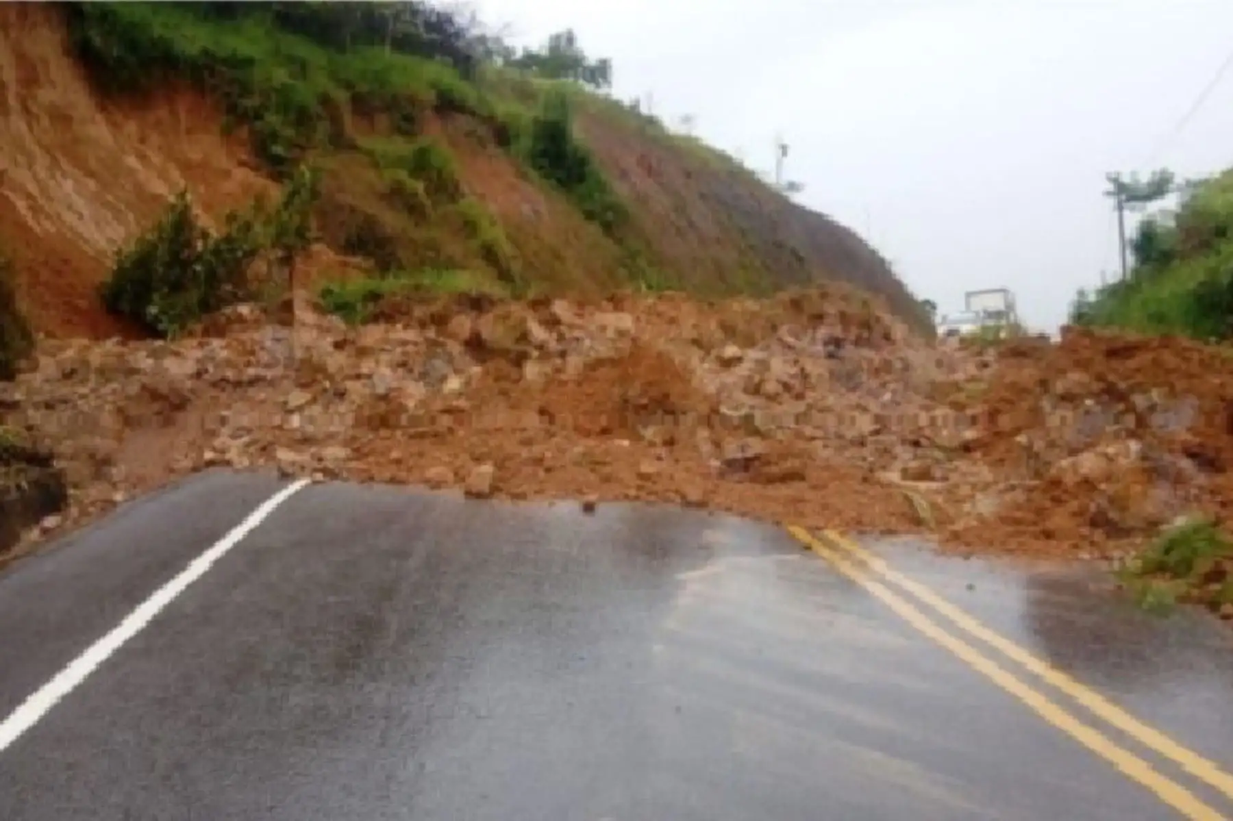 Deslizamiento afecta tránsito en la carretera Fernando Belaunde en región San Martín. ANDINA