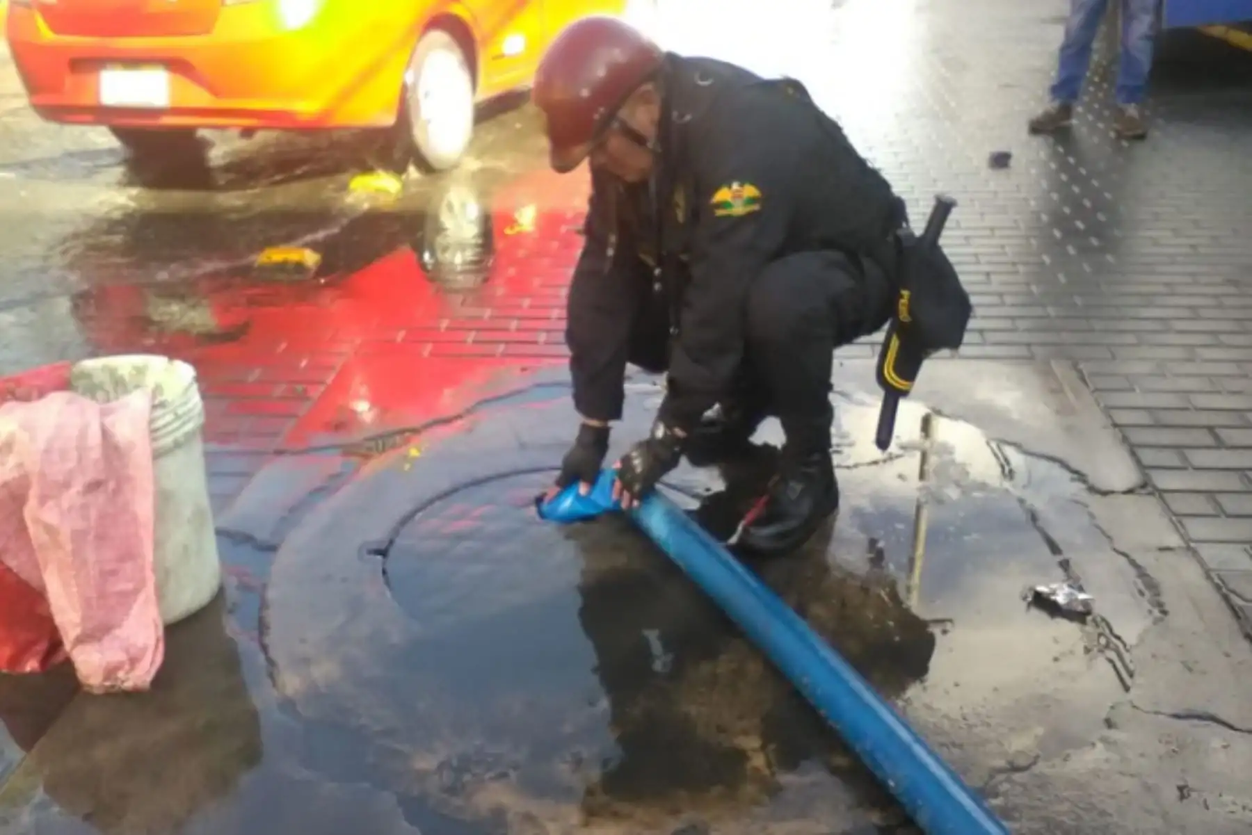 En alerta permanente se declaró la Municipalidad Provincial de Arequipa, tras las fuertes lluvias que se registraron en la víspera y que provocaron la inundación de cuatro viviendas, informó José Vásquez Allasi, subgerente de Gestión de Riesgos de la comuna.