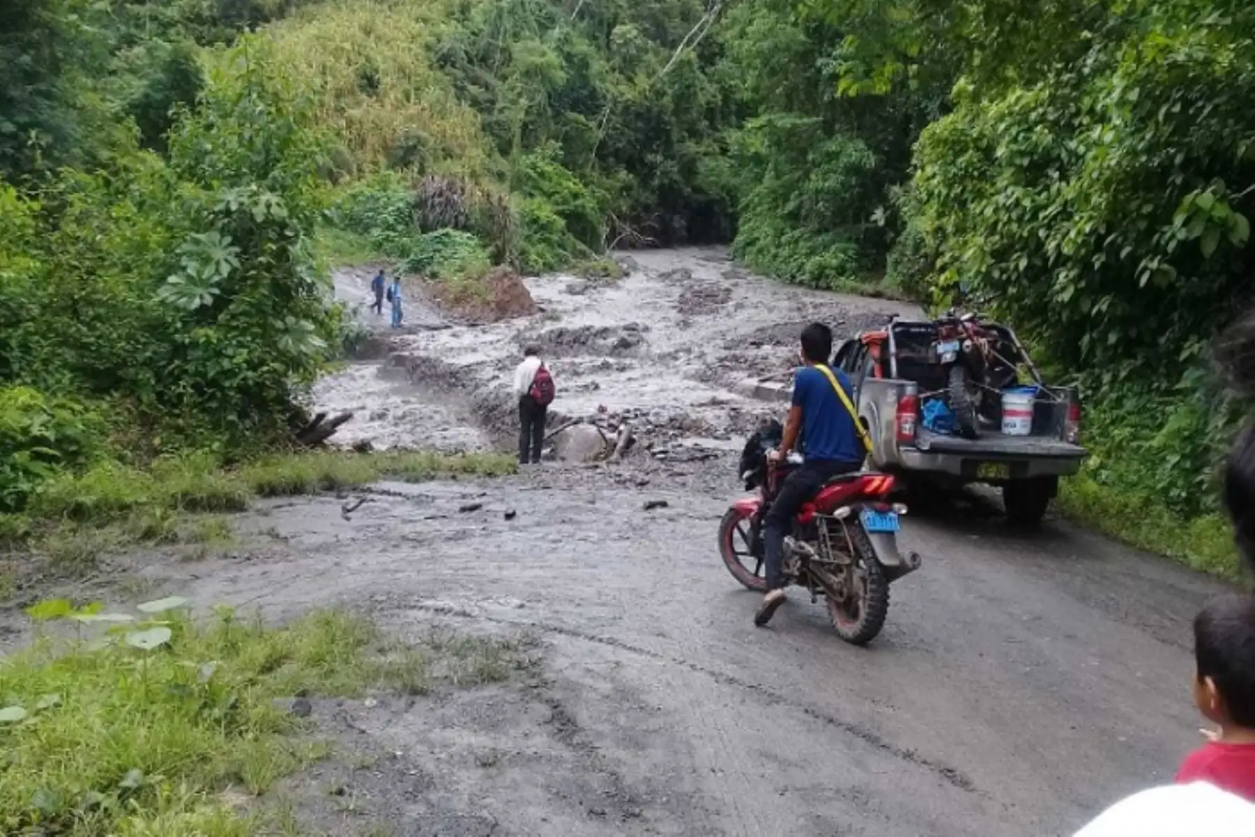 Las intensas lluvias afectaron las vías de comunicación del distrito de Anchihuay, en la provincia de La Mar, región Ayacucho, reportó la municipalidad distrital, a través de la Subgerencia de Infraestructura, Desarrollo Urbano y Rural - División Técnica de Defensa Civil y Gestión de Riesgos.