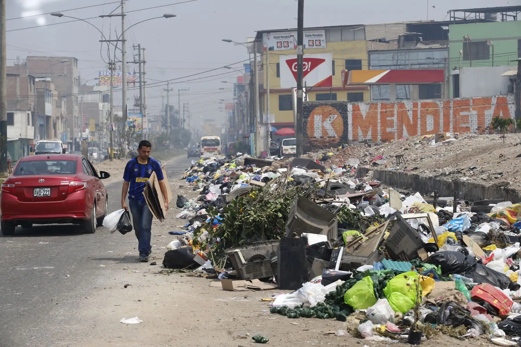 San Juan de Miraflores continúa con la problemática del recojo de basura en las calles del distrito.Foto: ANDINA/Nathalie Sayago