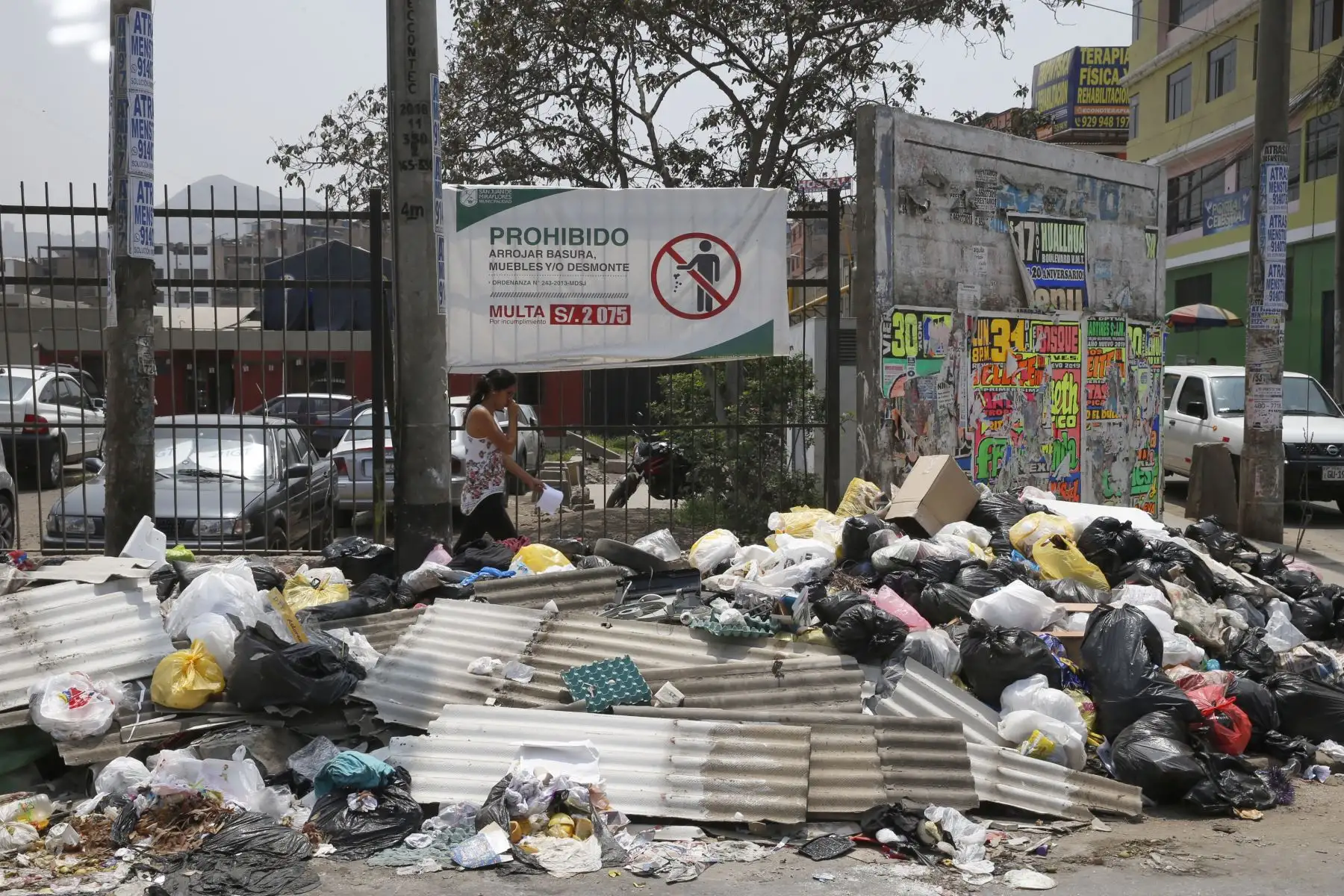San Juan de Miraflores continúa con la problemática del recojo de basura en las calles del distrito.Foto: ANDINA/Nathalie Sayago