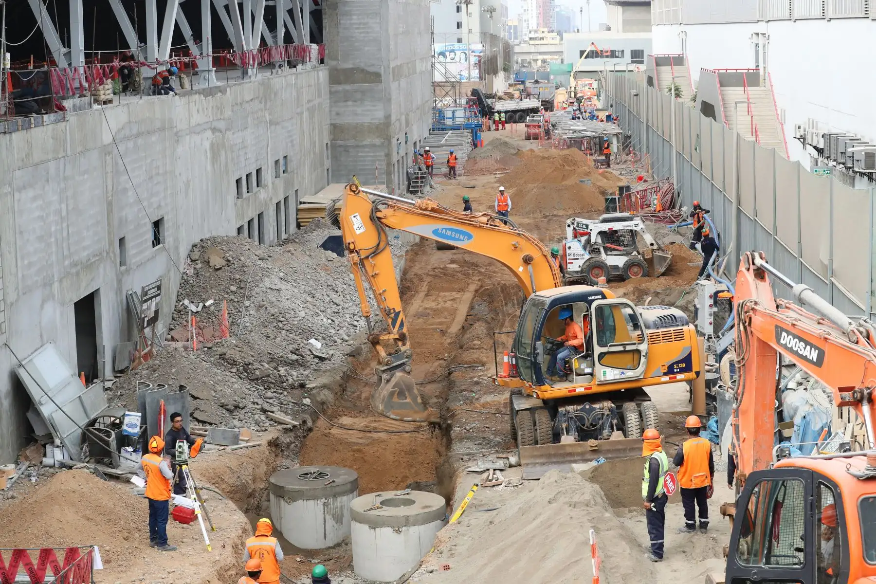 Trabajos en las distintas locaciones de la Videna para los Juegos Paramericanos que se desarrollarán en Lima.

Foto: ANDINA/ Juan Carlos Guzmán Negrini.
