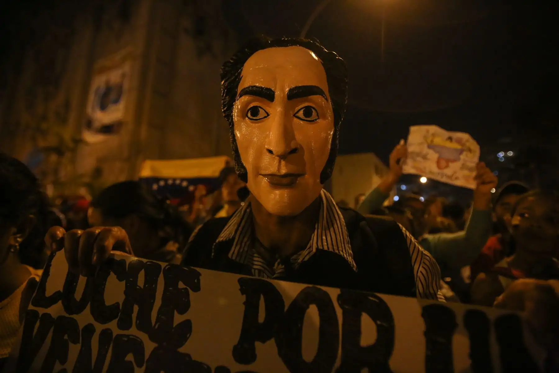 Comunidad venezolana en Lima se concentra en el Parque Kennedy en apoyo al nuevo "presidente encargado" de Venezuela Juan Guaidó. Foto: ANDINA/Nathalie Sayago
