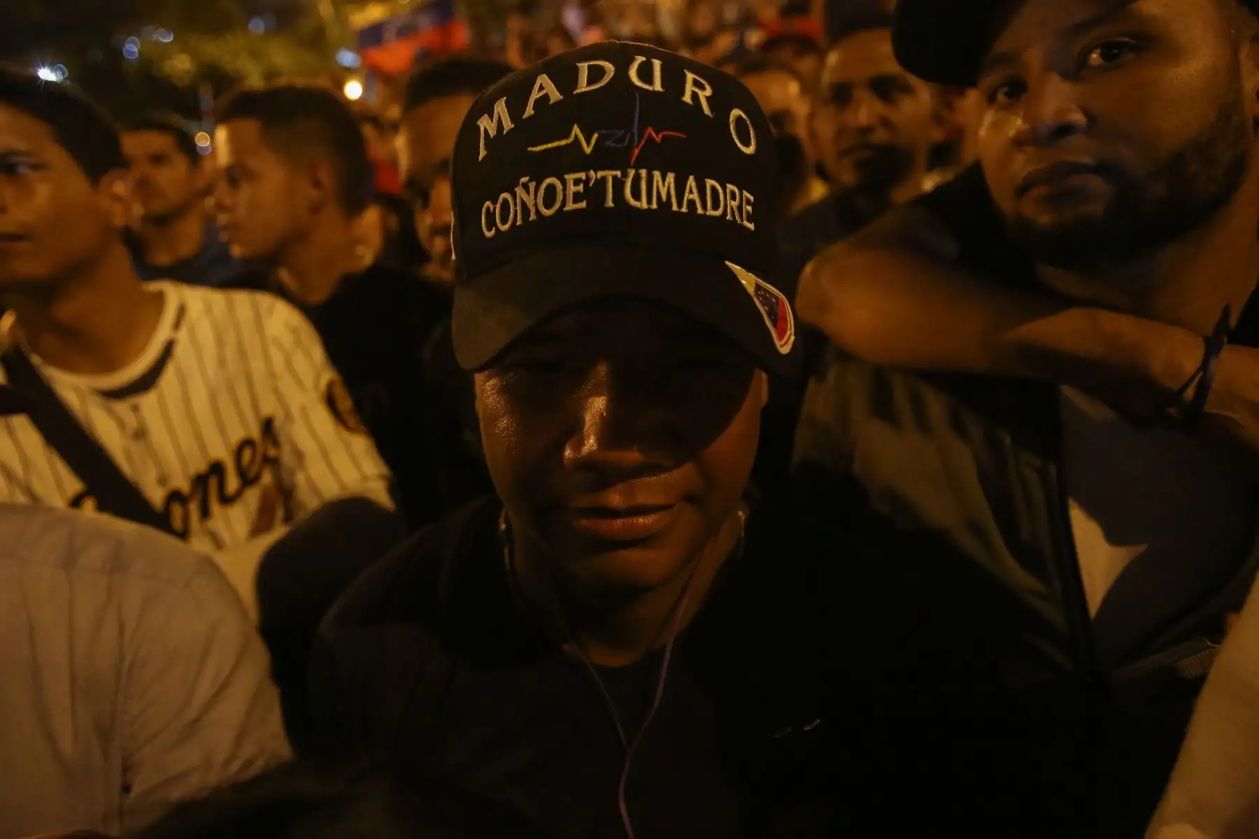 Comunidad venezolana en Lima se concentra en el Parque Kennedy en apoyo al nuevo "presidente encargado" de Venezuela Juan Guaidó. Foto: ANDINA/Nathalie Sayago