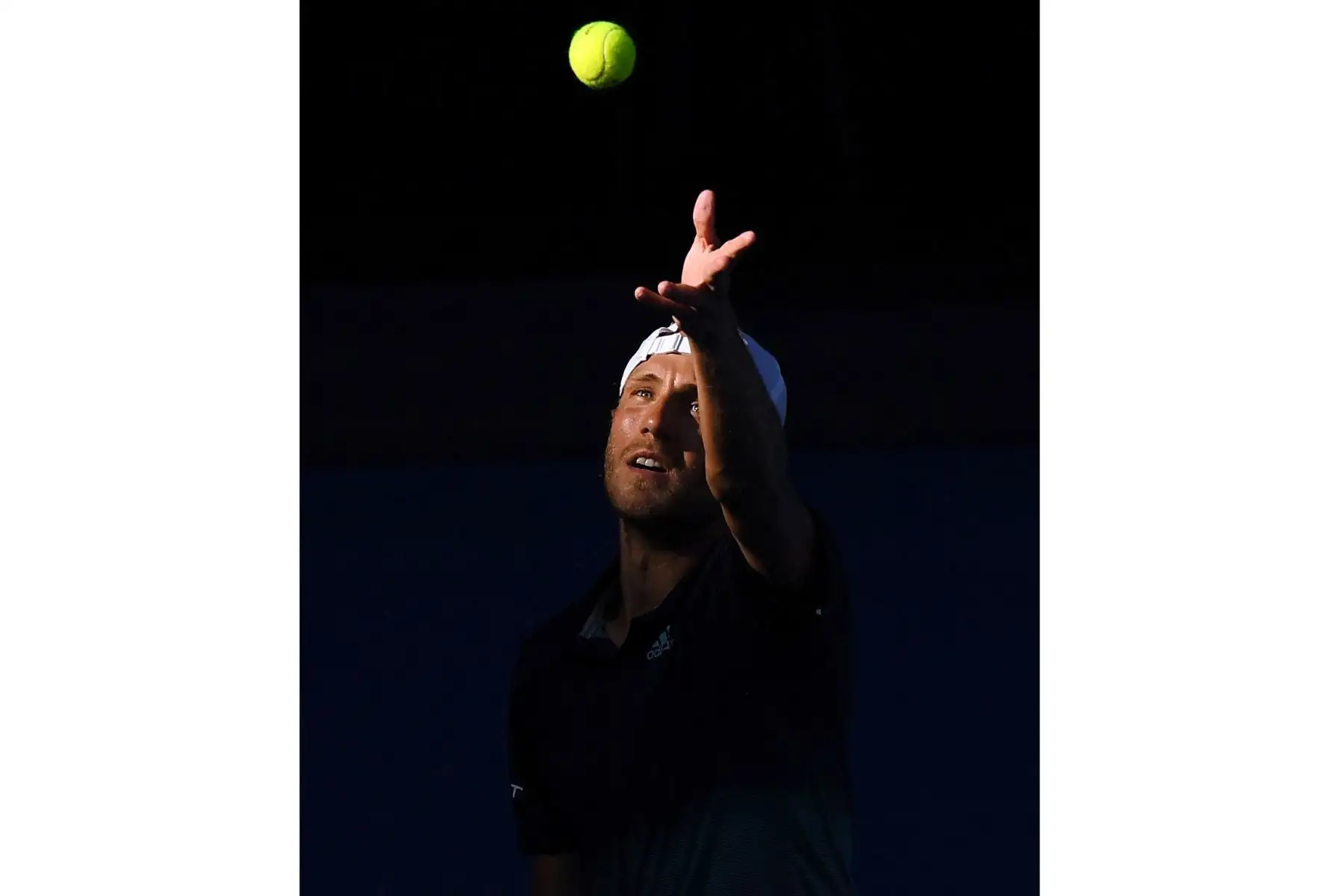 MELBOURNE (AUSTRALIA). El tenista francés Lucas Pouille ante el canadiense Milos Raonic este miércoles en los cuartos de final del Abierto de Australia en Melbourne (Australia).Foto: EFE