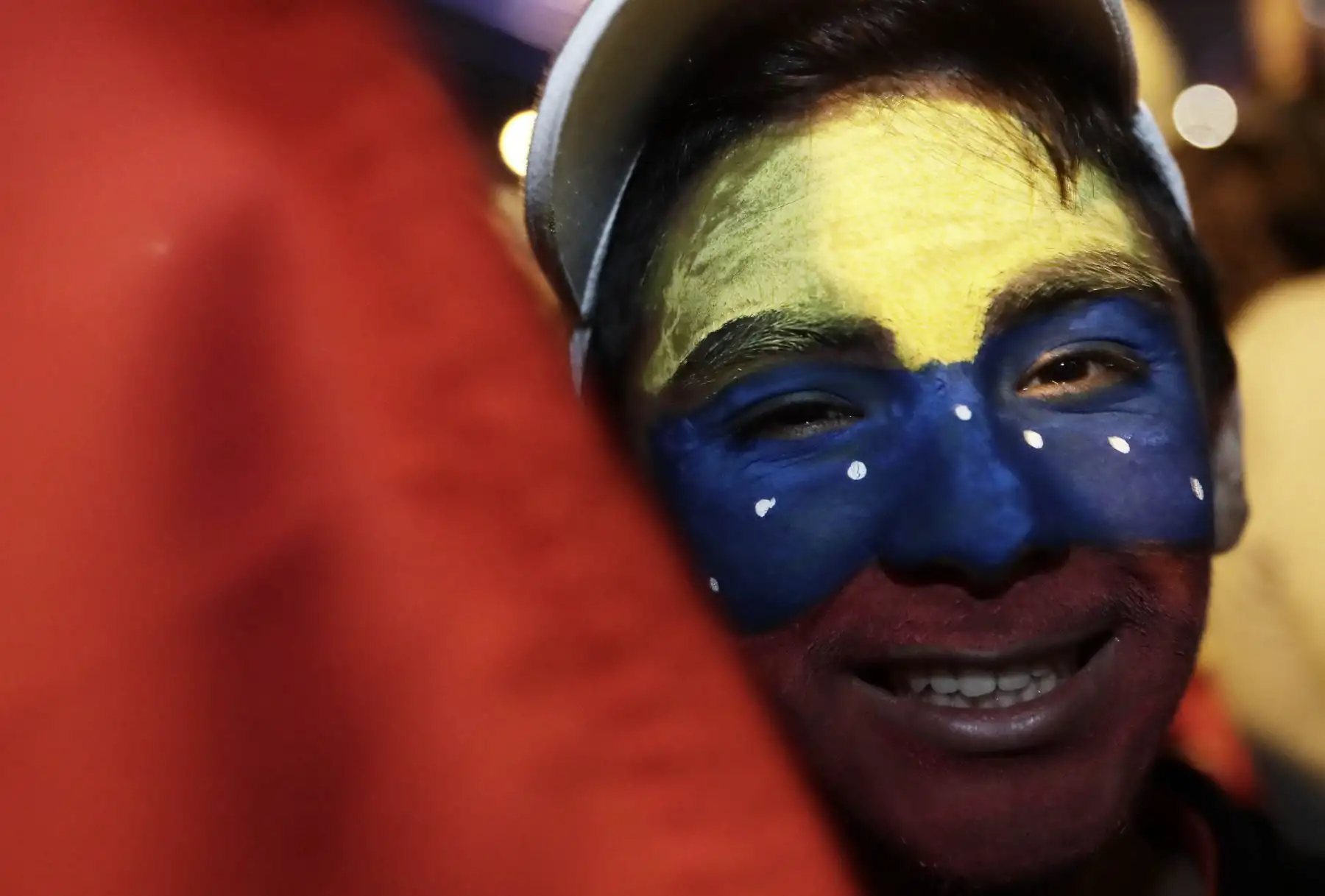 SAN JOSÉ (COSTA RICA). Grupos venezolanos celebraron la autoproclamación de Juan Guaidó (presidente de la Asamblea Nacional) como presidente interino de Venezuela en San José (Costa Rica). Diferentes ciudades de todo el continente fueron el escenario de concentraciones de venezolanos que apoyaron la autoproclamación de Guaidó y en rechazo al Gobierno del presidente Nicolás Maduro. EFE