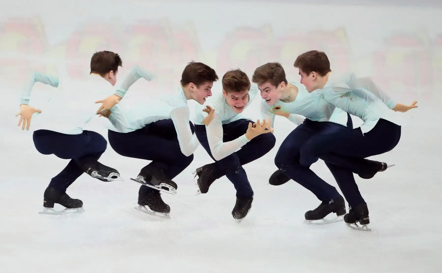 MINSK (BIELORRUSIA). Fotografía de exposición múltiple que muestra al ucraniano Ivan Shmuratko que compite en el programa corto individual masculino en los Campeonatos de Europa que se celebran este jueves en Minsk (Bielorrusia). EFE