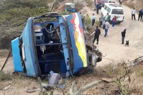Bus interprovincial cae a un abismo y deja 5 muertos y 8 heridos en Áncash. ANDINA
