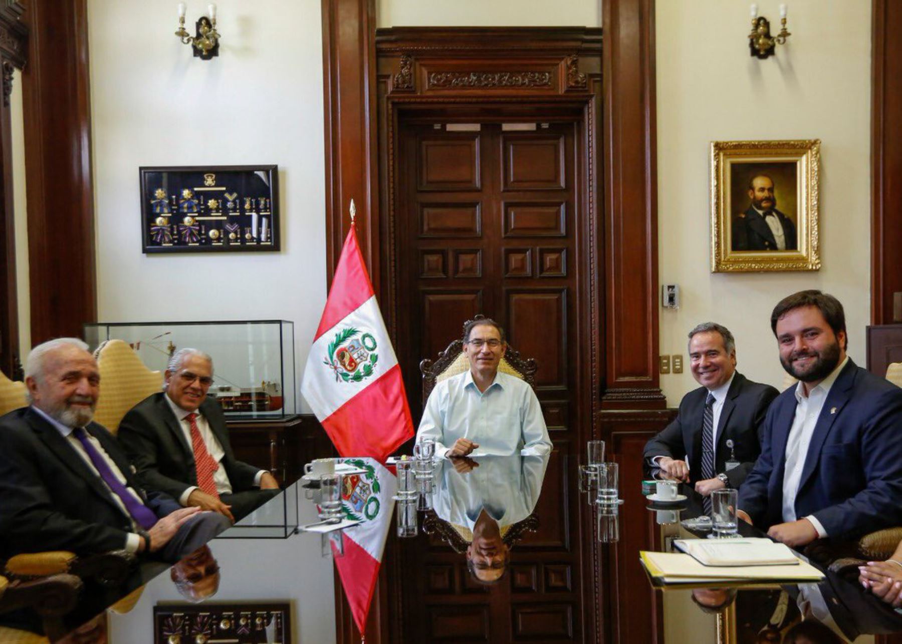 Presidente Martín Vizcarra se reunió con bancada Liberal.
