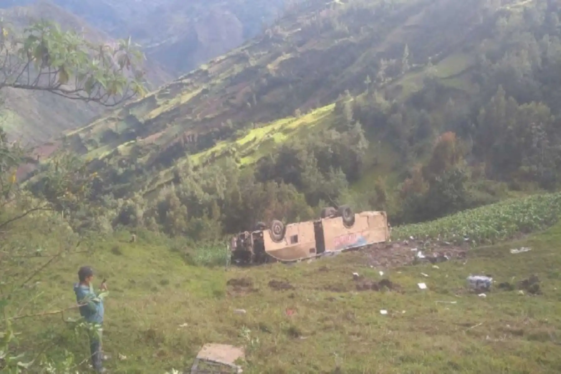 La Policía Nacional del Perú (PNP) reveló la identidad de las cinco personas que fallecieron a consecuencia de la caída del ómnibus de la empresa Mosna, que cubría la ruta Rapayán – Uco – Huaraz, en la sierra de la región Áncash.