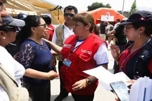 Ministra de Salud volvió nuevamente ayer a San Juan de Lurigancho. Foto: Cortesía
