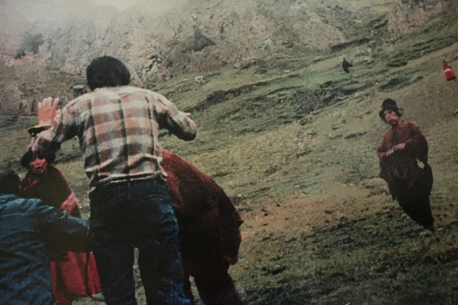 Ayacucho - 26 enero 1983 / Una de las imágenes de la secuencia captada por el periodista Willy Retto momentos antes de su muerte en Uchuraccay. ANDINA/Archivo