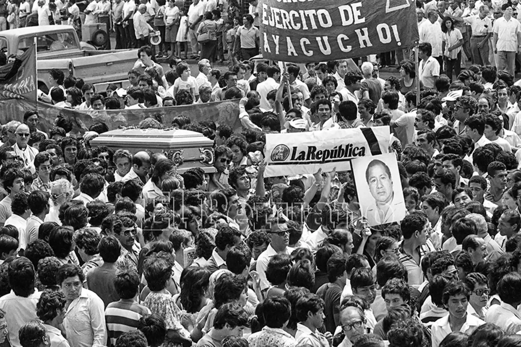 Lima - 1 febrero 1983 / Entierro de los periodistas mártires de Uchuraccay. Foto: Archivo Histórico de EL PERUANO / Norman Córdova
