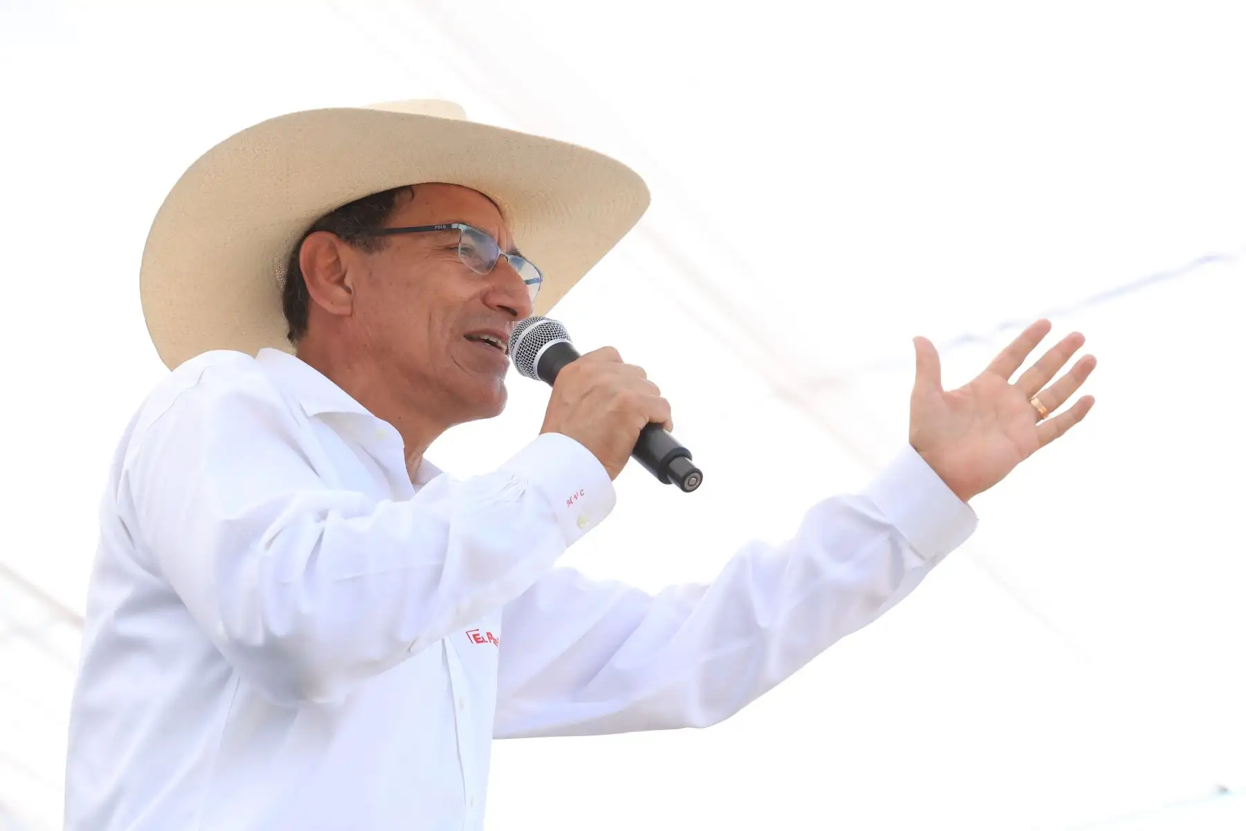 En el distrito de Tambo Grande, el jefe de Estado Martín Vizcarra hace entrega de títulos de propiedad de Cofopri a ciudadanos de la Región Piura.
Foto: ANDINA/Carlos Lezama/Prensa Presidencia
