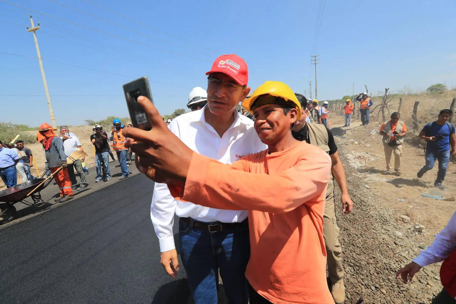 Jefe del Estado, Martín Vizcarra, inspecciona los trabajos de rehabilitación de la carretera Empalme PE 1N (Piura) – La Obrilla. Foto: ANDINA/Carlos Lezama/Prensa Presidencia