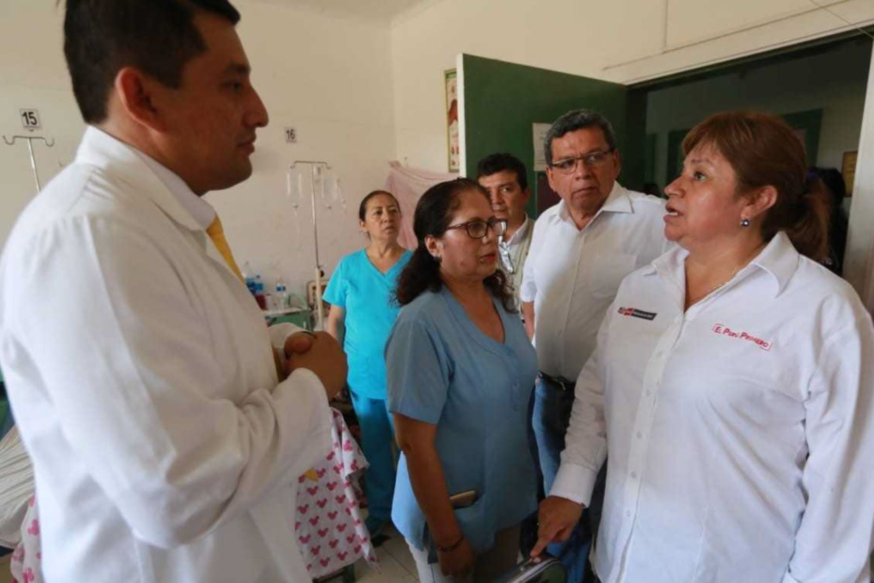 La ministra de Salud, Zulema Tomás, anunció hoy, en su visita de supervisión a la región Piura, la mejora de 22 centros de salud y hospitales como parte de los proyectos de inversiones en infraestructura, entre los que se encuentran los hospitales Santa Rosa y Sullana.