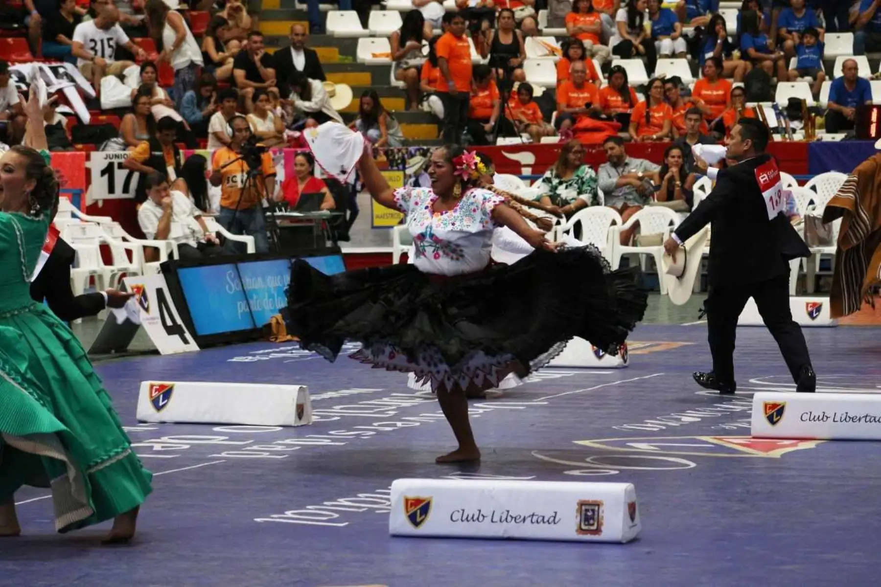 La 59° edición del Concurso Nacional de Marinera y 9° Concurso Mundial de Marinera ingresa a su etapa final y las parejas clasificadas en las 12 categorías esperarán con mucha ansiedad y nerviosismo la gran final a disputarse mañana domingo en el coliseo cerrado Gran Chimú, de la ciudad de Trujillo, capital de la región La Libertad.