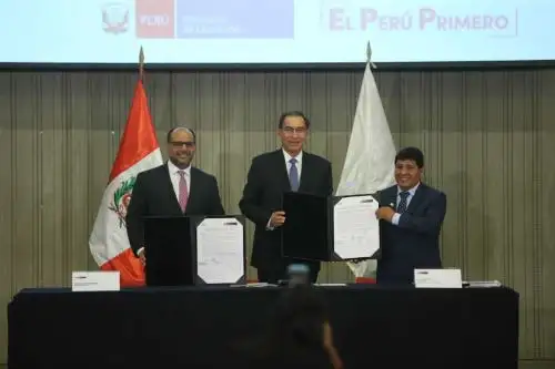 El gobierno nacional y los gobiernos regionales suscribieron el Pacto Nacional Bicentenario por la Educación, mediante el cual se comprometen a formar ciudadanos con conciencia crítica de su realidad, respetuosos de las diferencias culturales y sociales, así como de los recursos naturales y de su ambiente y comprometidos con los valores éticos, la justicia y la lucha contra la corrupción.