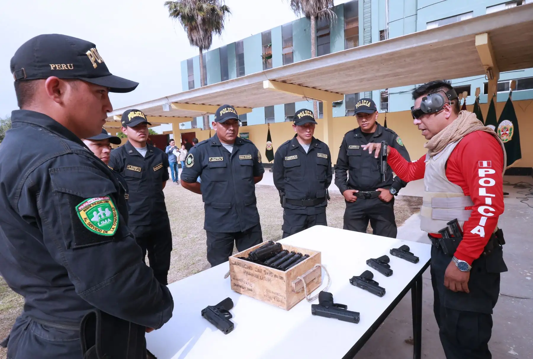 Ministro del Interior, Carlos Morán , supervisa  las prácticas de instrucción de tiro,y entrenamiento de técnicas de reducción  y defensa personal  de la PNP 
 Región Policial Lima . Foto: ANDINA/Norman Córdov
