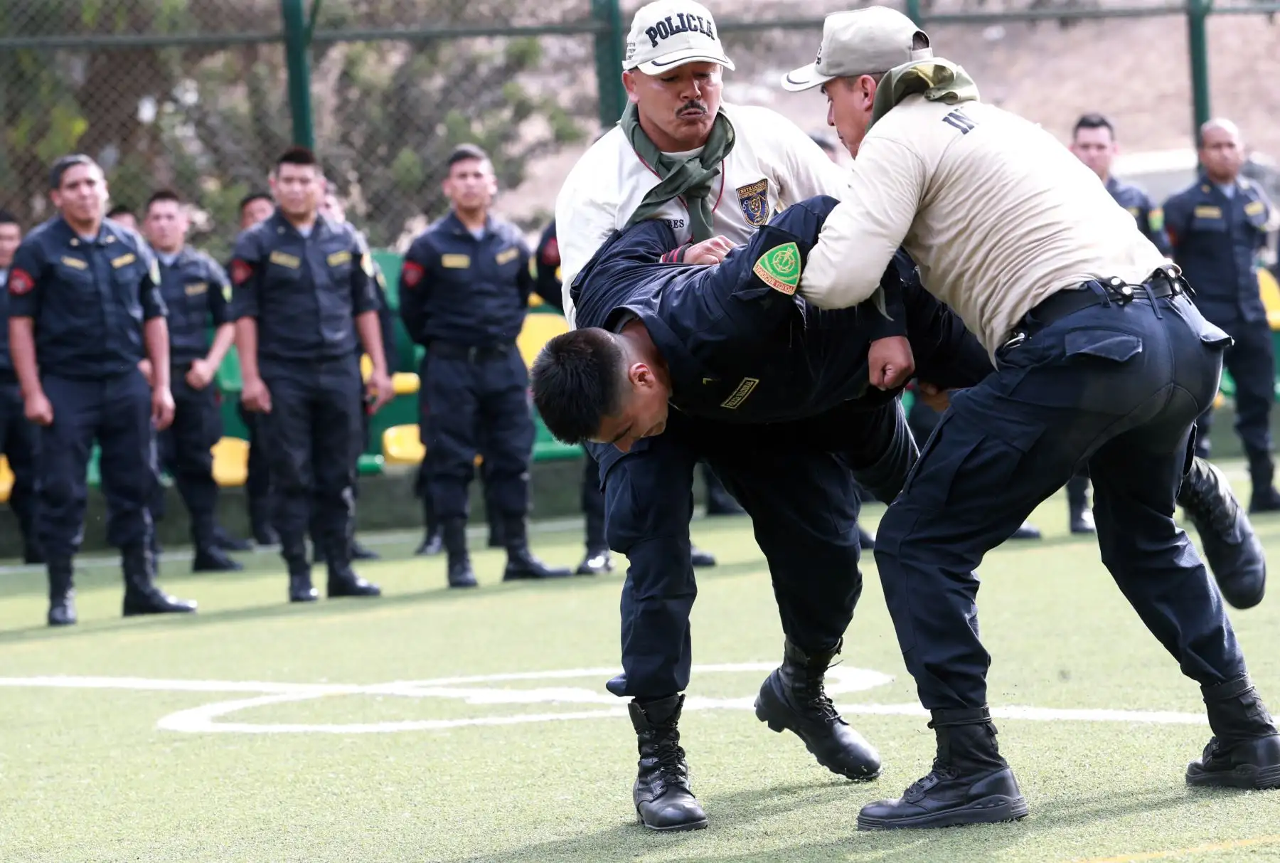 Ministro del Interior, Carlos Morán , supervisa  las prácticas de instrucción de tiro,y entrenamiento de técnicas de reducción  y defensa personal  de la PNP 
 Región Policial Lima . Foto: ANDINA/Norman Córdov