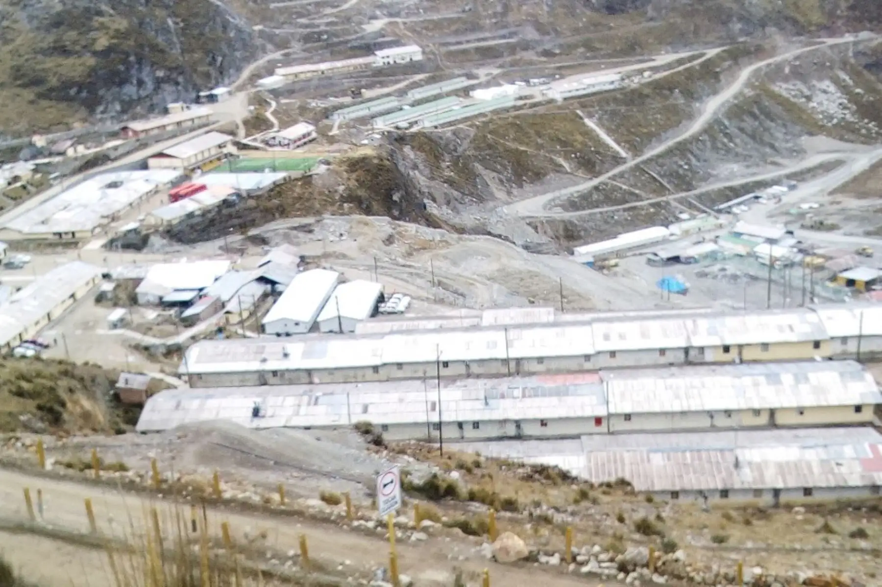 La compañía minera Raura aseguró hoy que todas sus emisiones y efluentes cumplen con los límites y estándares ambientales aplicables a la unidad minera Raura, de acuerdo con lo dispuesto en sus instrumentos de gestión ambiental.