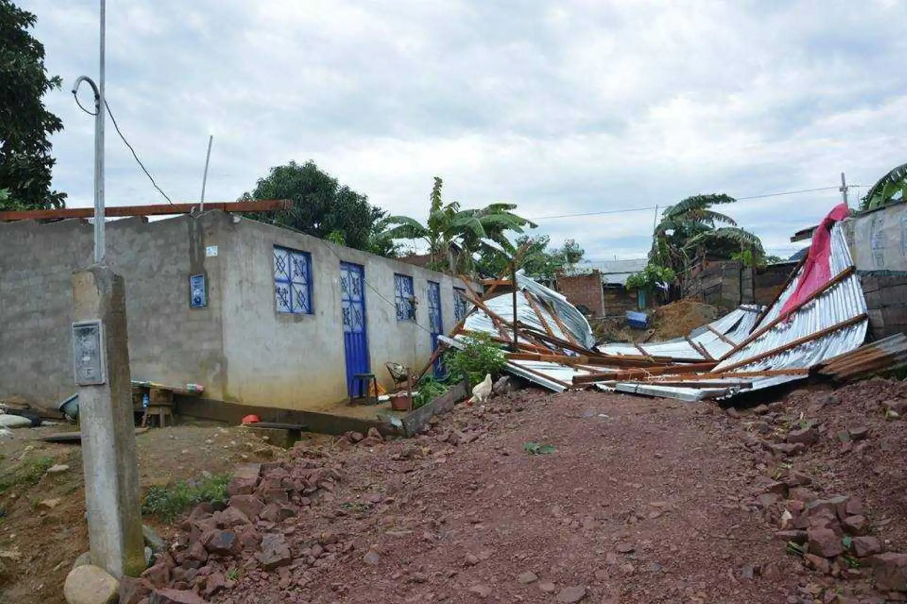 Las intensas lluvias que se registran en las zonas altas de la región Áncash ocasionaron un nuevo huaico que afectó a cinco viviendas en la provincia de Yungay, reportó hoy el Centro de Operaciones de Emergencia Regional (COER).