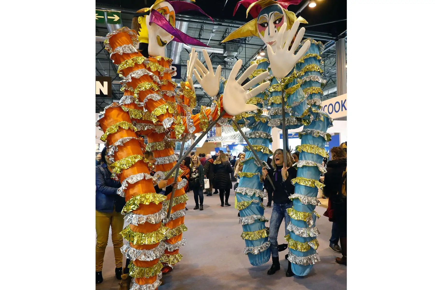 MADRID.- La Feria Internacional de Turismo (Fitur), que celebra su 39 edición, ha abierto hoy sus puertas al público general, tras tres jornadas profesionales, en el recinto ferial de Ifema en Madrid. Foto: EFE/J.P.Gandul
