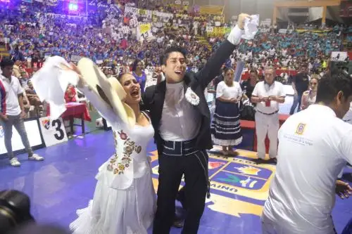 Estas son las parejas ganadoras del Concurso Nacional y Mundial de Marinera que se desarrolló en Trujillo. ANDINA/Luis Puell