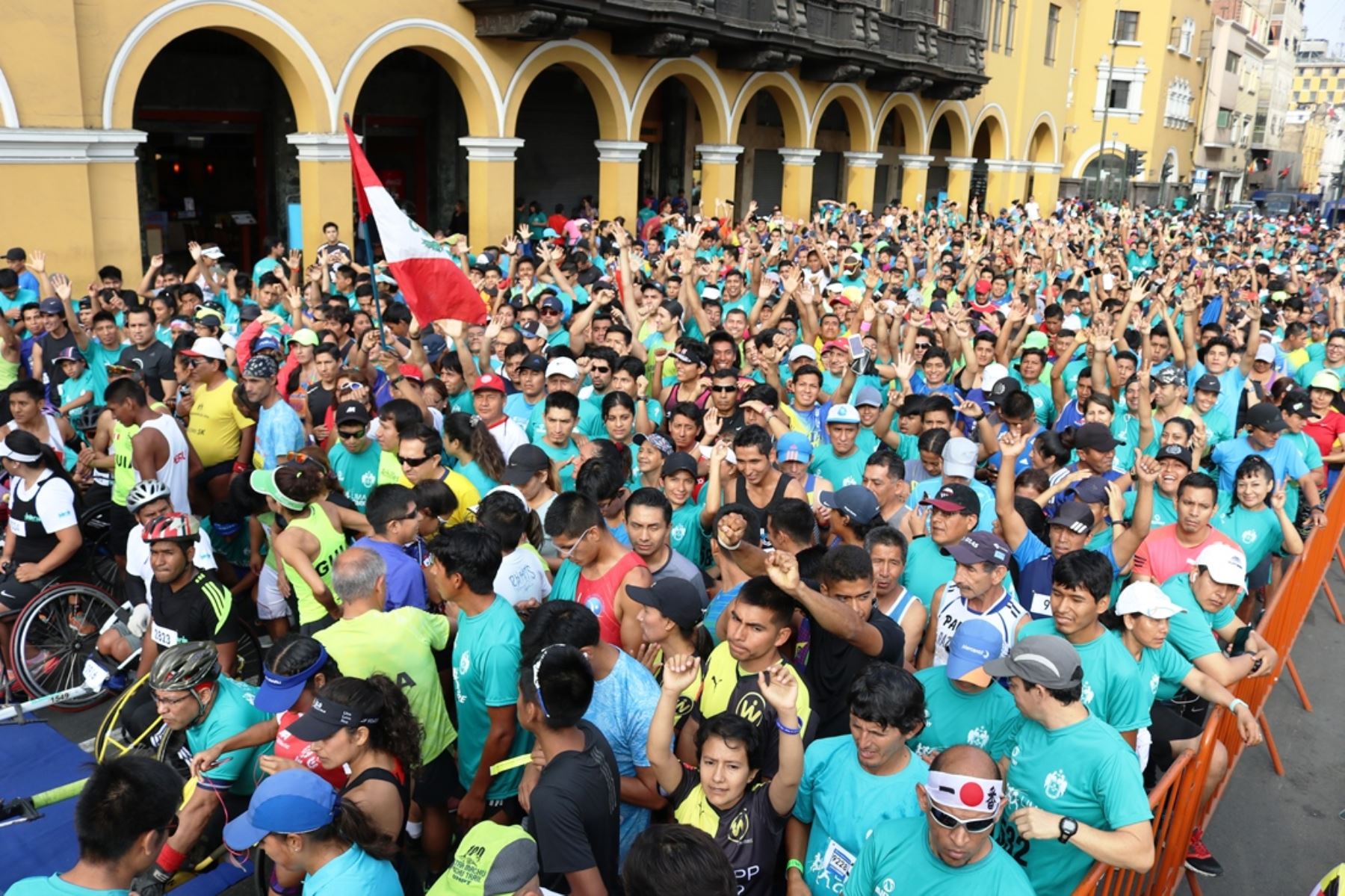 Cerca de 3,000  personas participaron en carrera de apoyo a damnificados de SJL. Foto: ANDINA/Difusión.