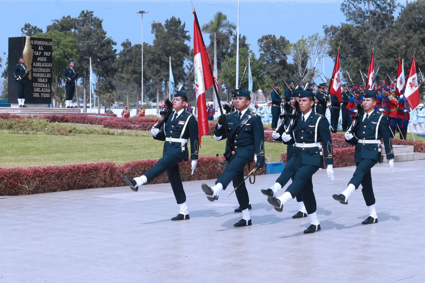 Presidente   Martín Vizcarra participó de la ceremonia central por los 100 años  de la Fuerza Aérea del Perú .Foto: ANDINA/Norman Córdova