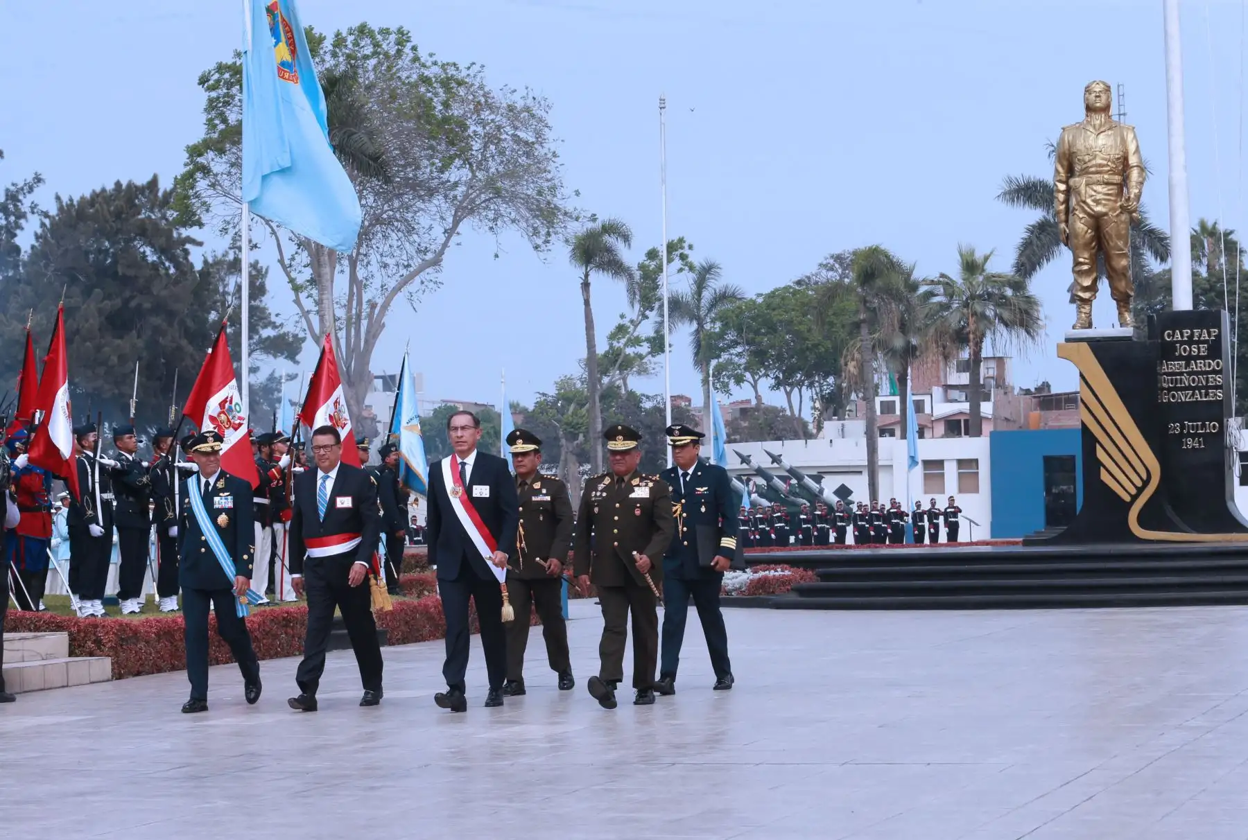 Presidente   Martín Vizcarra participó de la ceremonia central por los 100 años  de la Fuerza Aérea del Perú .Foto: ANDINA/Norman Córdova