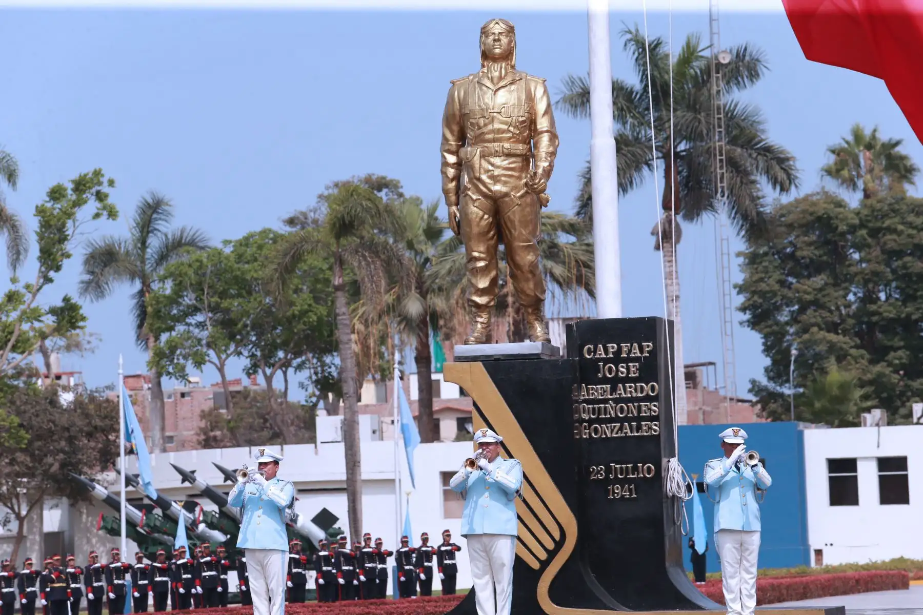 Presidente   Martín Vizcarra participó de la ceremonia central por los 100 años  de la Fuerza Aérea del Perú .Foto: ANDINA/Norman Córdova