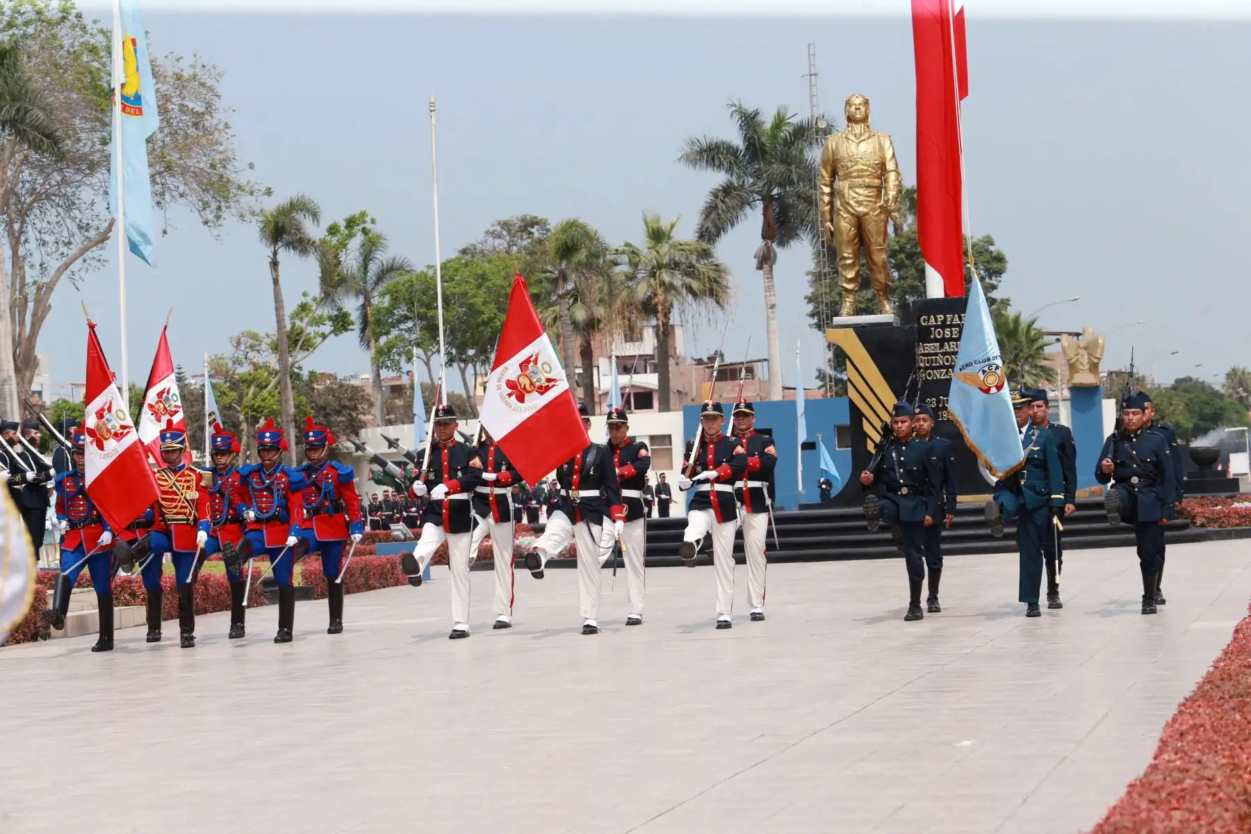 Presidente   Martín Vizcarra participó de la ceremonia central por los 100 años  de la Fuerza Aérea del Perú .Foto: ANDINA/Norman Córdova